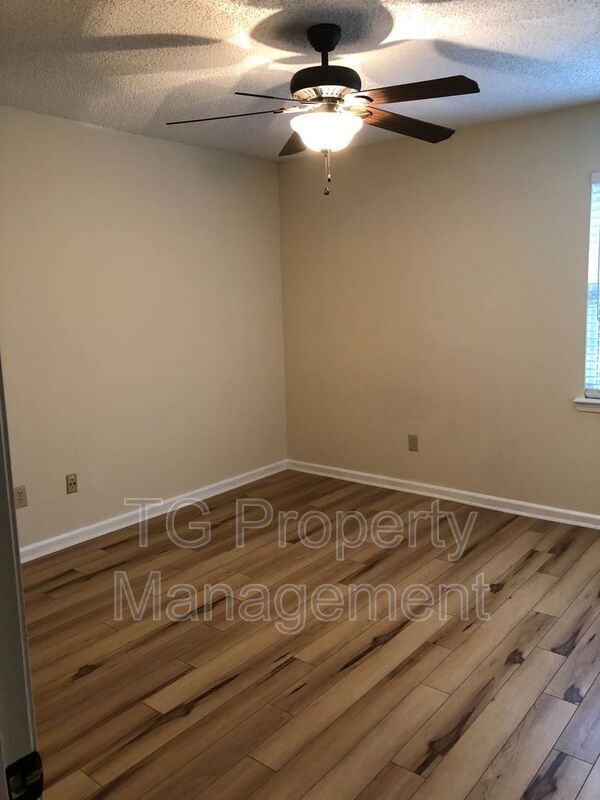 Building Photo - 12910 Forest Glen Ct S