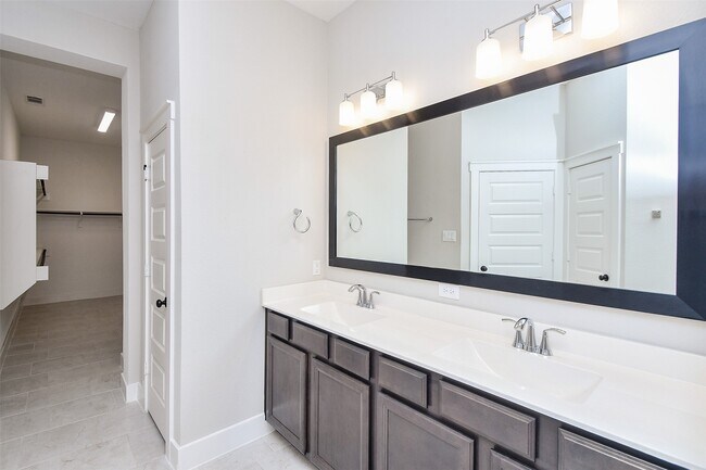 Building Photo - 15247 Parkland Canyon Dr