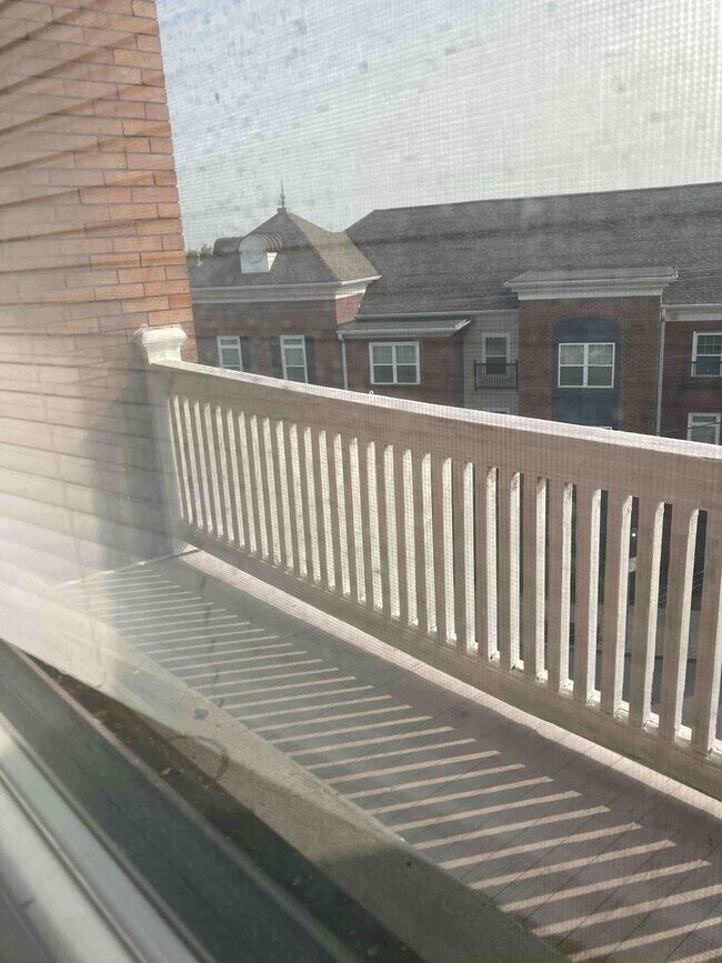 Building Photo - 3241 Jefferson Ave