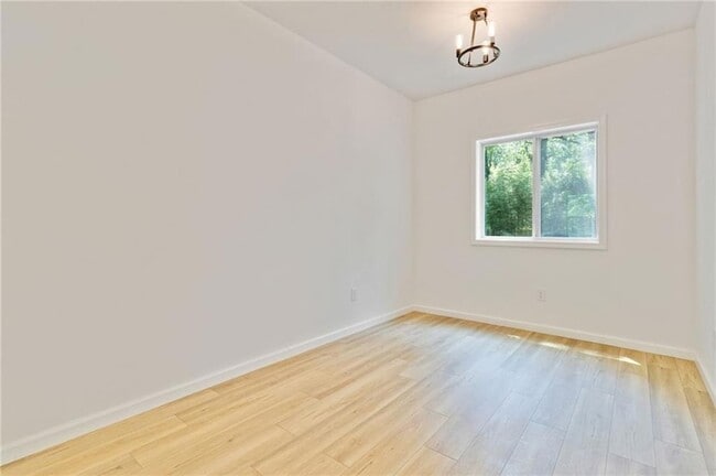 Building Photo - 87 Hennon Dr NW