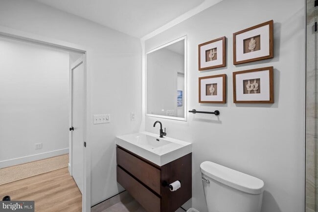 Building Photo - 5510 Beach Dr