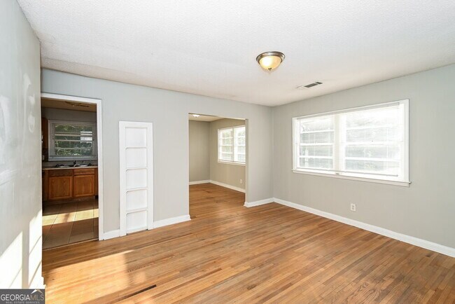 Building Photo - 3990 Rutgers Dr SW