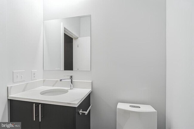 Building Photo - 2417 N 7th St