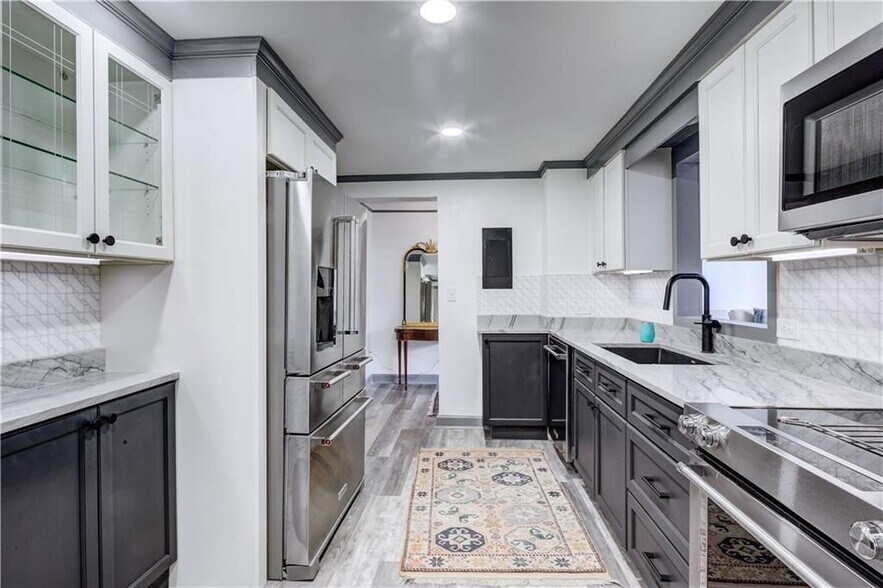 Building Photo - 2637 Peachtree Rd