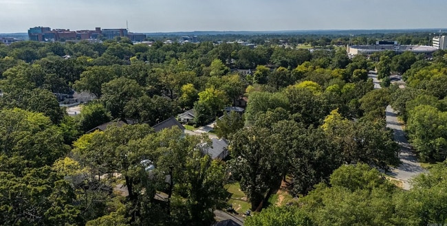 Building Photo - 4920 Lee Ave