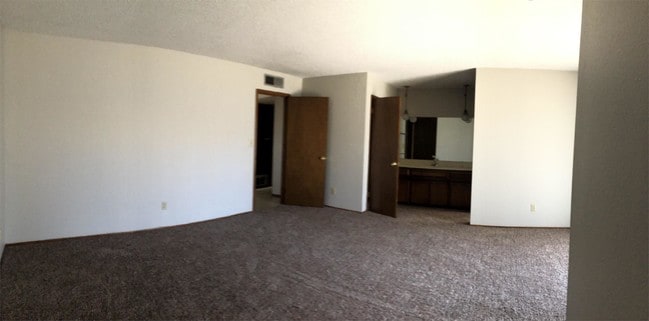 Building Photo - 3424 Running Deer Dr