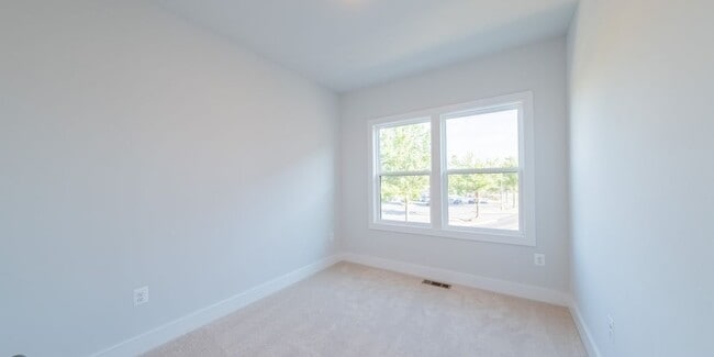 Building Photo - 10177 US-1
