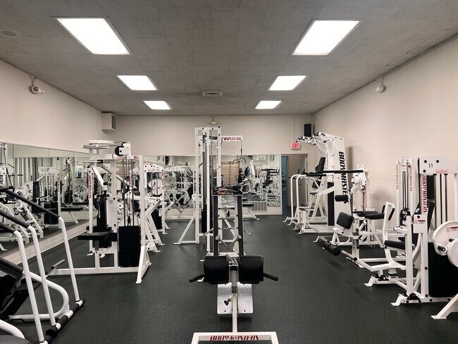 Building Photo - Stunning, large 1 bedroom at Woodlake