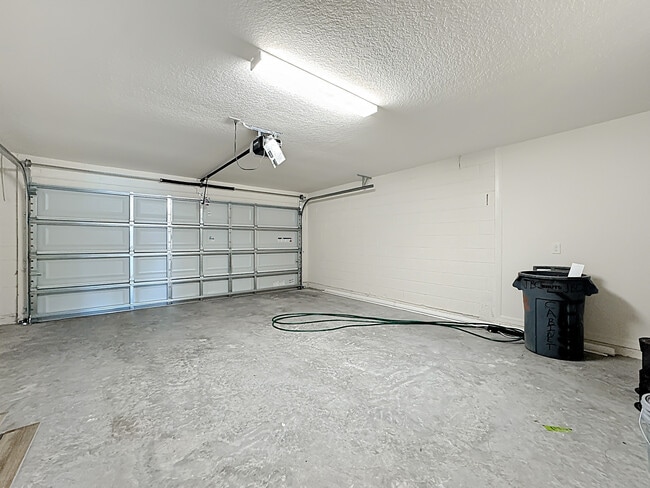 Building Photo - 877 Cypress Creek Run