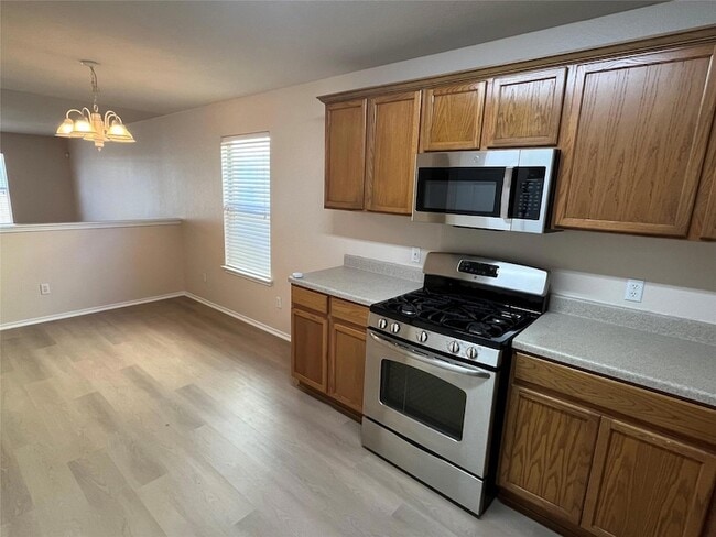 Building Photo - 513 Crater Lake Dr