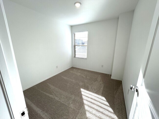 Building Photo - 3231 NW 147th Ter