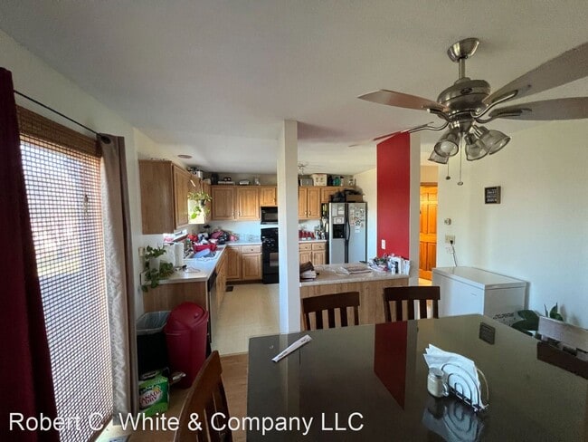 Building Photo - 2 br, 1.5 bath House - 33 Sherman Lane