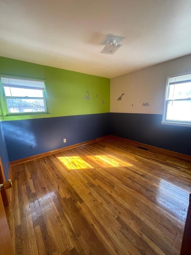 Building Photo - Roomy 4 Bedroom Spokane Home – 2,062 Sq Ft of Living Space
