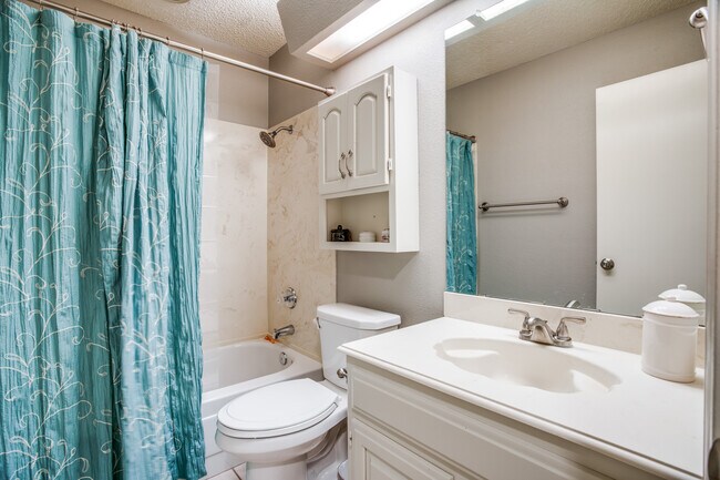 Building Photo - 1511 Quail Run Dr