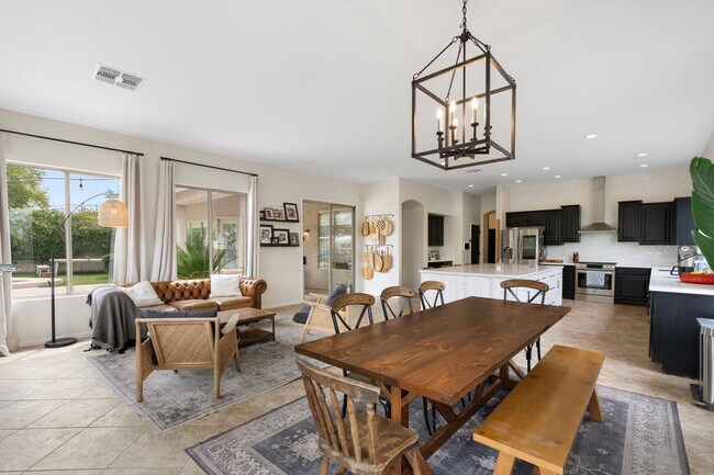 Building Photo - 5404 E Lonesome Trail