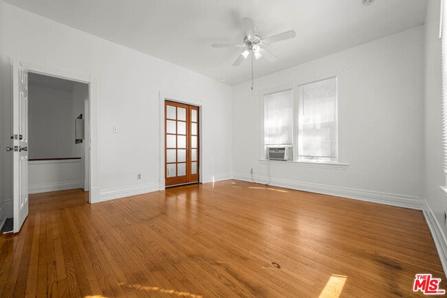 Building Photo - 1223 W 23rd St