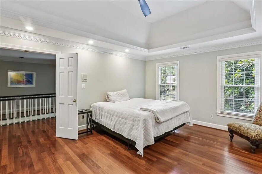 Building Photo - Room in House on Wynfair Dr