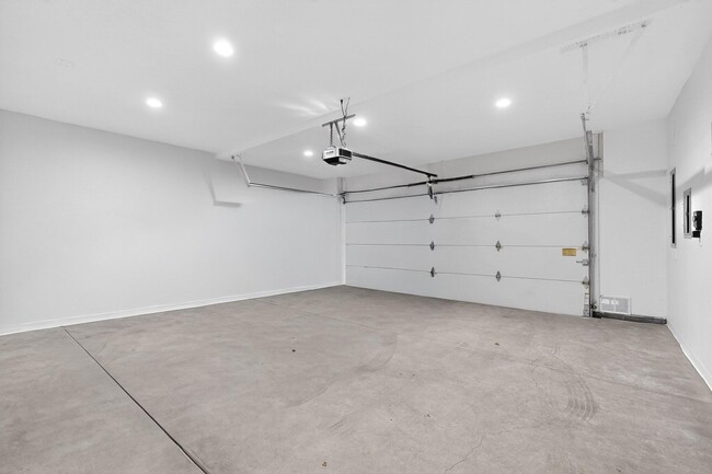 Building Photo - 705 Alcalde Pl SW