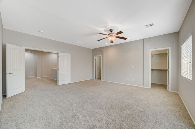 Building Photo - Beautiful DR Horton Home in Centennial Hil...