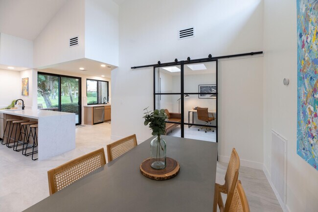 Building Photo - 179 Gran Via