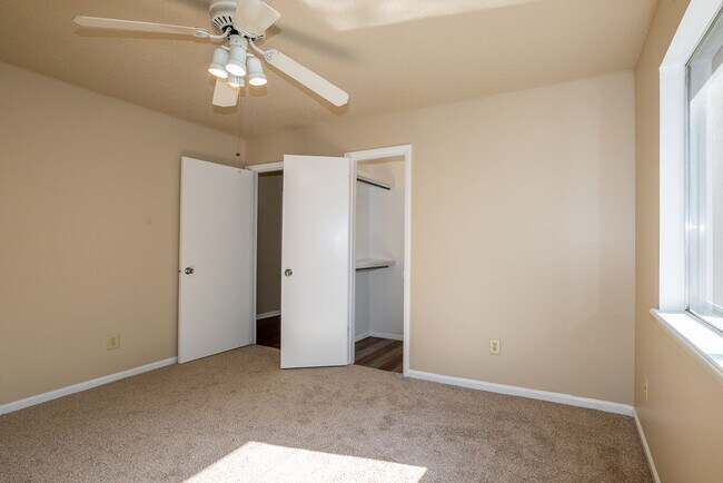 Building Photo - Spacious 3 Bed 2 Bath Condo in Tulsa!