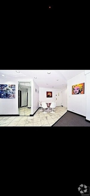 Building Photo - 210 E 47th St