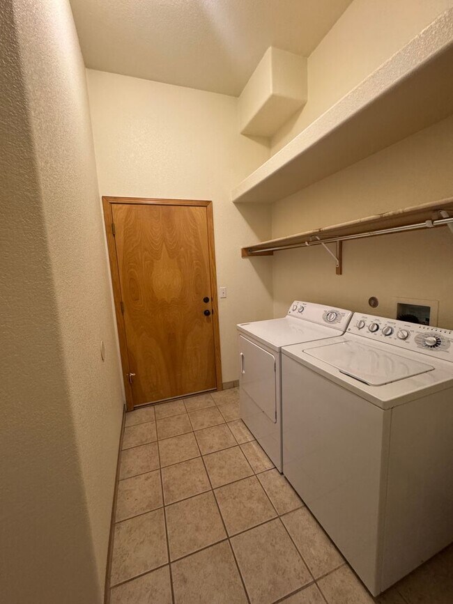 Building Photo - 2224 Santa Ana
