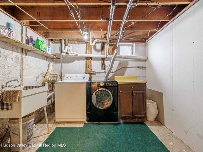 Building Photo - 11 Julia Ave