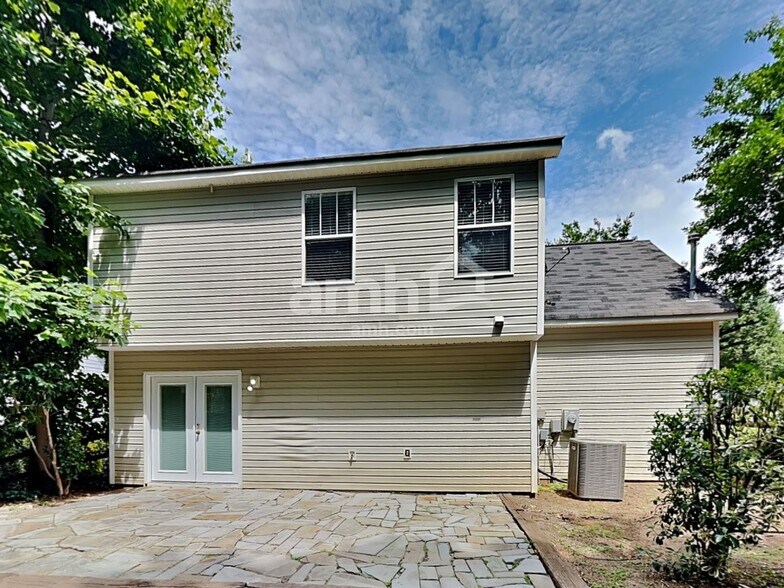 Building Photo - 147 Peterborough Dr