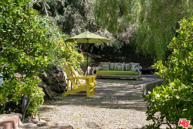 Building Photo - 913 Fernwood Pacific Dr