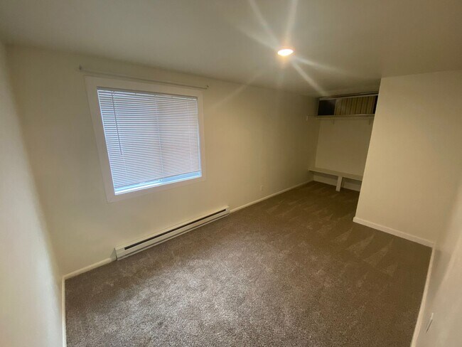 Building Photo - Rent Special!!!! **Half Off the First Mont...