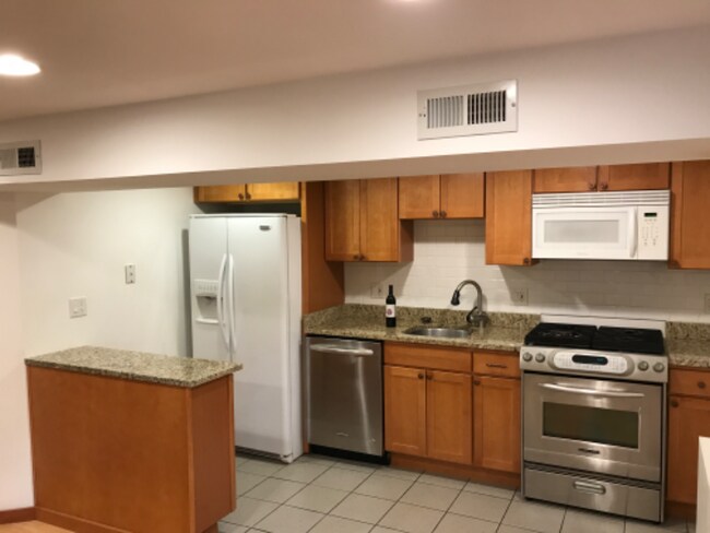 Building Photo - 1845 N Wilmot Ave