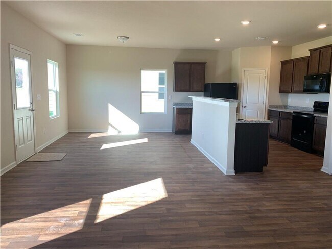 Building Photo - 929 Independence Ave