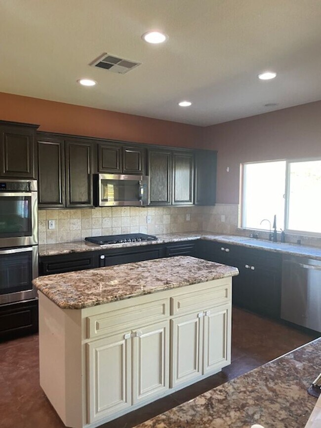 Building Photo - Wine Country awaits