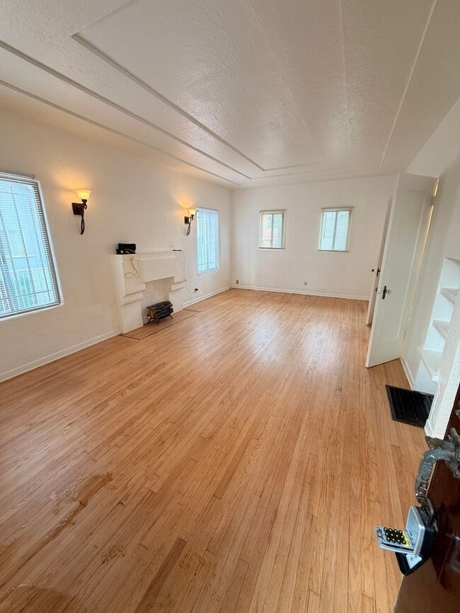 Building Photo - Cute 1 Bedroom 1 Bathroom Long Beach Apartment For Rent!