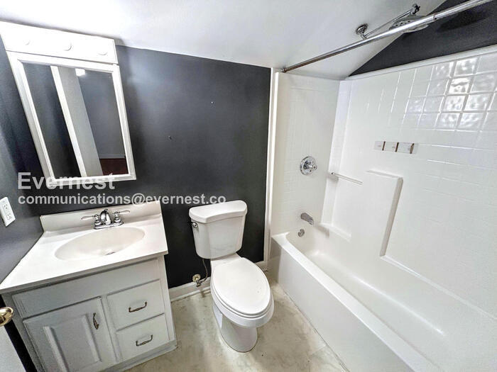 Building Photo - 5631 Swan Dr