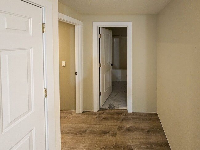 Building Photo - 599 Page Ct