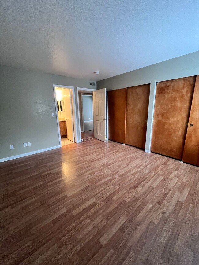 Building Photo - Large 3-bedroom 2 Bathroom in Robinwood! **Special**