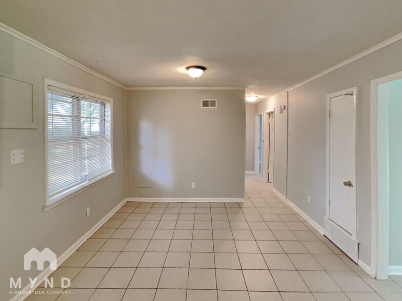 Building Photo - 2535 Eastbrook Dr