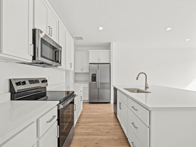 Building Photo - Beautiful 3-bedroom, 2.5-bath townhome