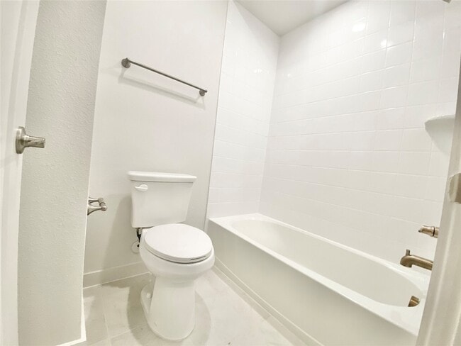 Building Photo - 837 Emerling Dr
