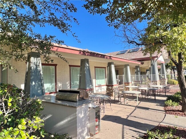 Building Photo - 6164 Bridgeport Hills Ave