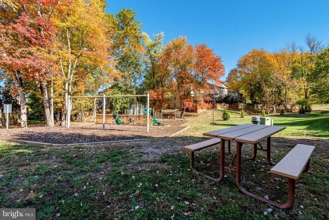 Building Photo - 5617 Gosling Dr