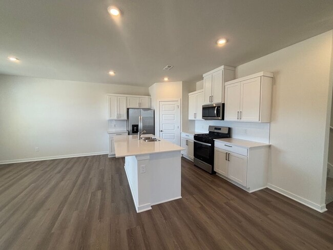 Building Photo - 4802 W Planetree St