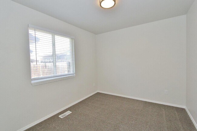 Building Photo - Immaculate Single-Level Home in Quiet Neighborhood