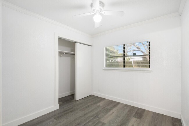 Building Photo - 4003 Sunrise Creek Dr