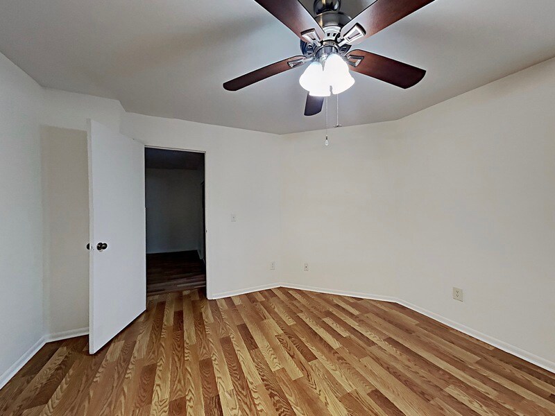 Building Photo - 490 N Pin Oak Pl