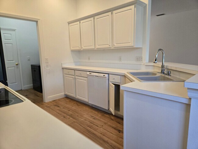 Building Photo - Lake Mary - 3 Bedrooms, 2 Bathrooms - $3,095.00