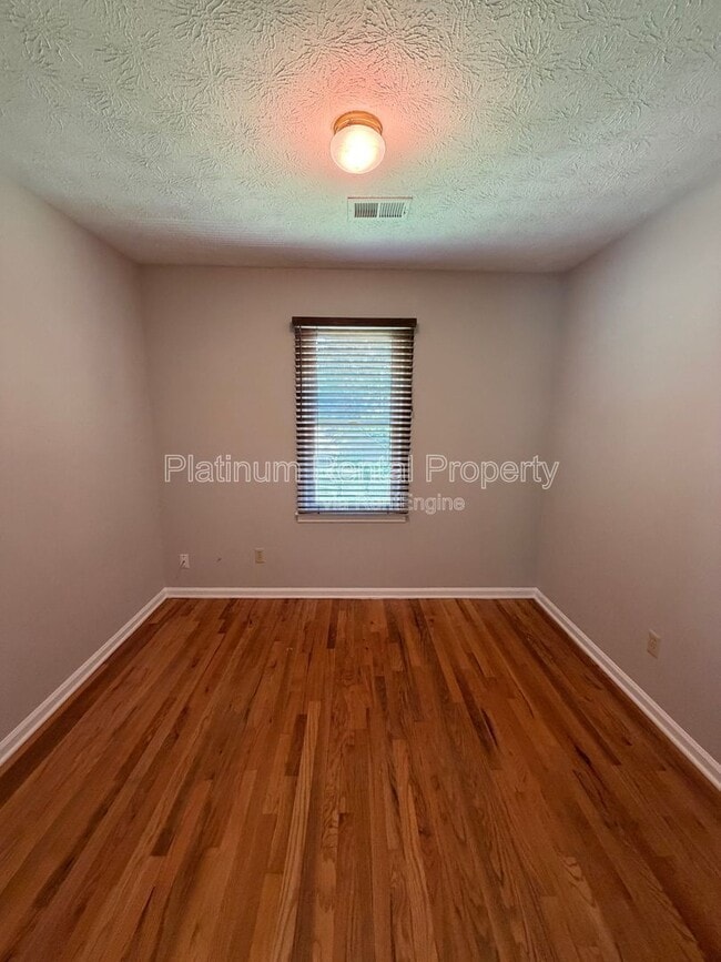 Building Photo - 467 Lees Trace SW
