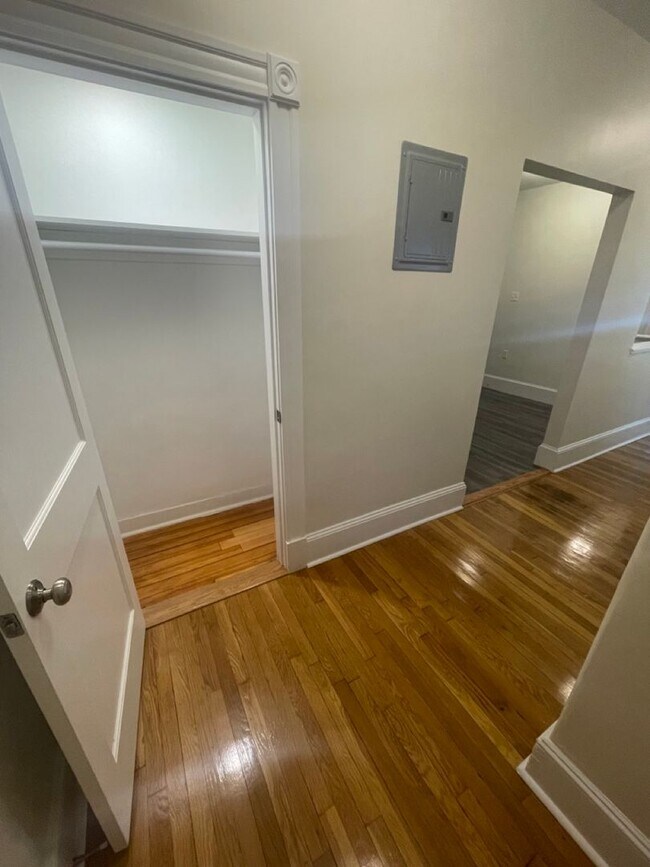 Building Photo - 9/1 No Fee! Sunny 2BR w/private balcony, h...